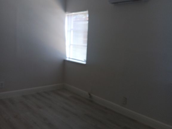 5th image of 905 N M St