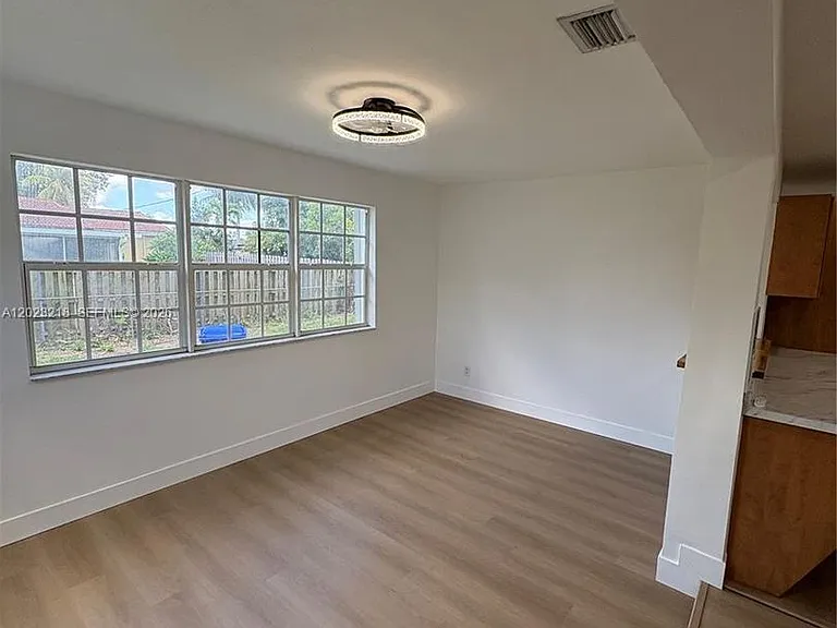 7150 SW 10th St #7150 — Photo 8