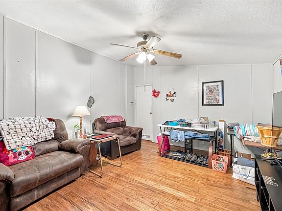 4th image of 410 Nelson Ave