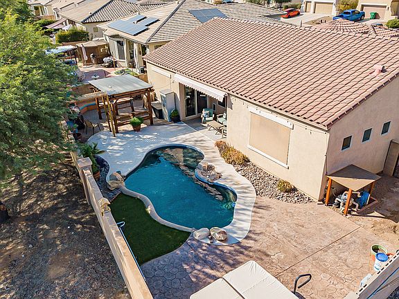 3rd image of 212 E Camino Rancho Cielo