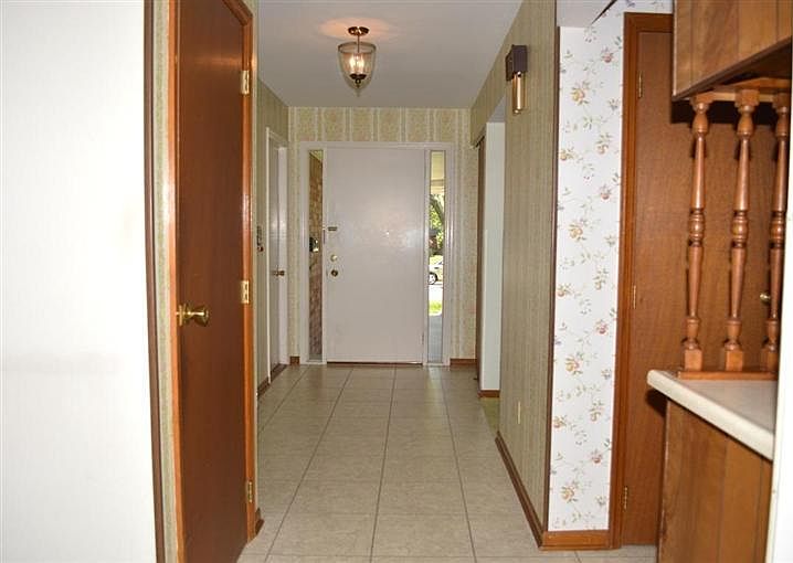 1st image of 424 Meadow Ln