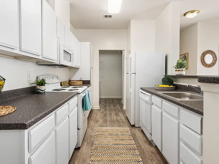 Marley Manor Luxury Apartment Homes — Photo 59