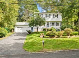8 Alscot Dr, East Lyme, CT 06333