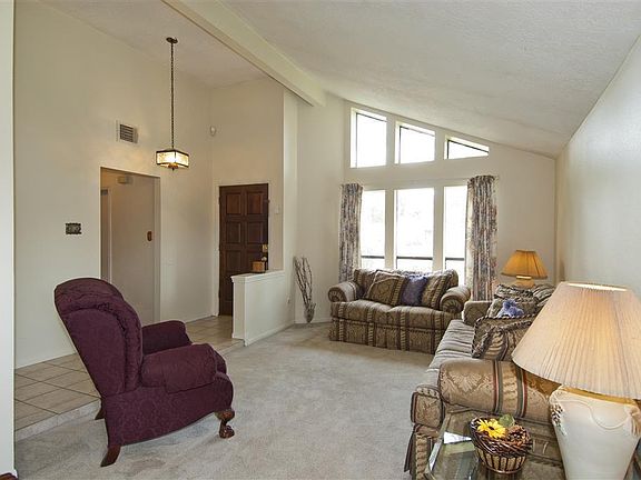 4th image of 8222 Valeta Dr