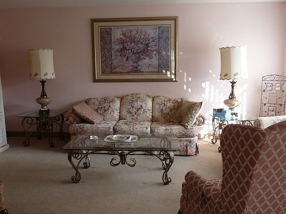 2nd image of 88 Waterford Cir #D