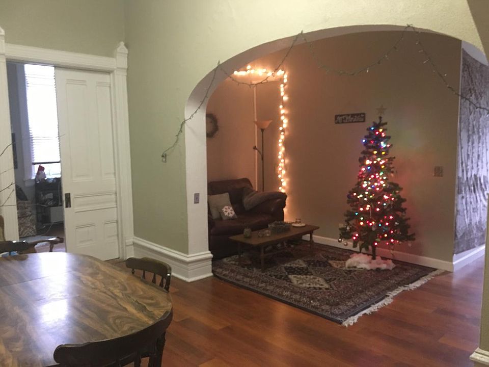 2nd image of 209 E Broadway St APT 1