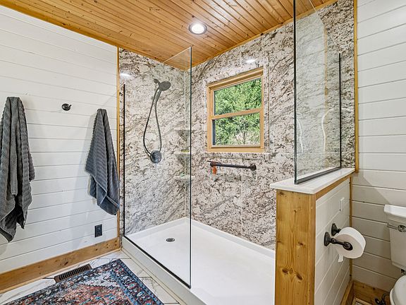 33rd image of 2846 Fuller Hollow Rd