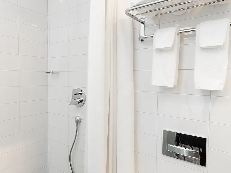 400 W 42nd St #26D — Photo 8