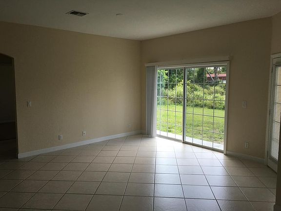 3rd image of 1802 SE Floresta Dr
