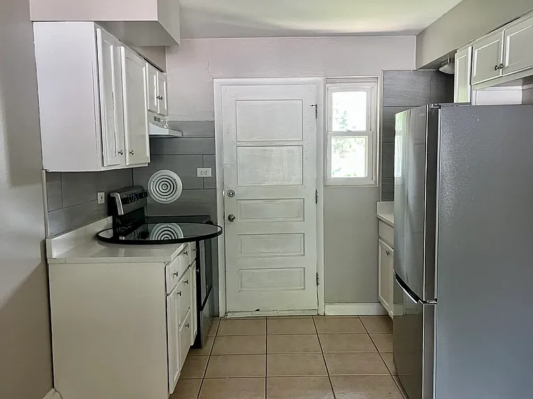 4913 W Columbus Dr #1 — Photo 4