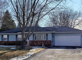 1102 Honey Creek Cir, Oshkosh, WI 54904