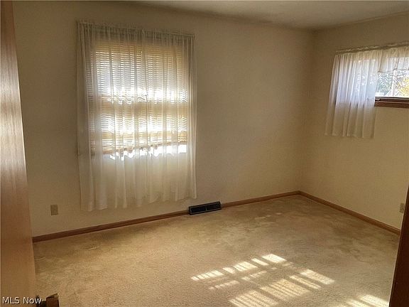4th image of 649 Magnolia Ave