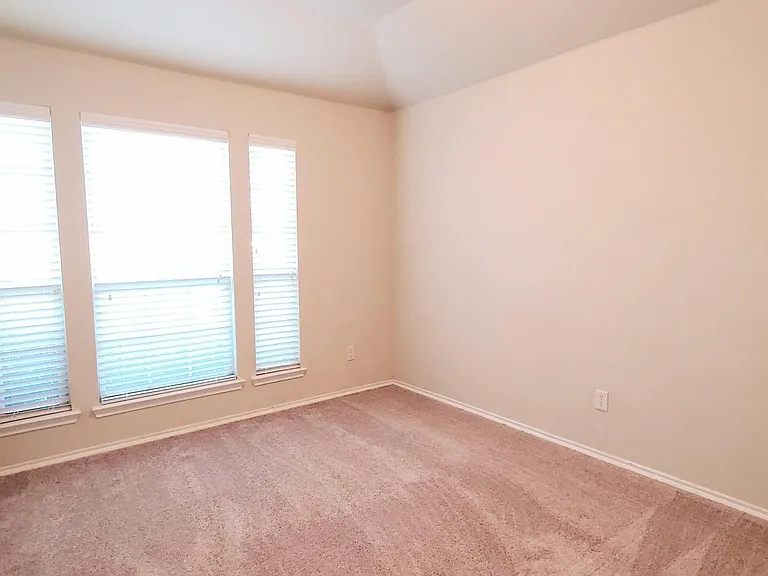 818 Hazels Way — Photo 6