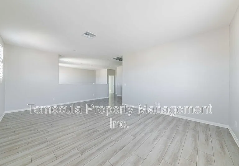 34065 Helenium St — Photo 9