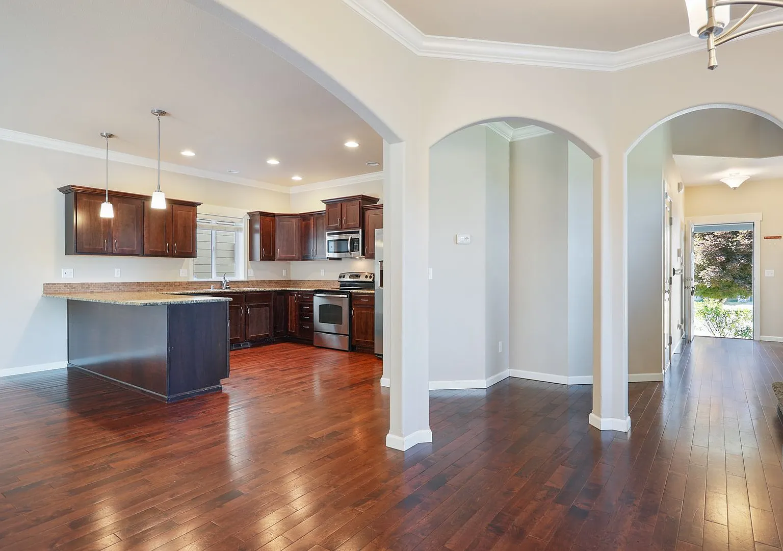 Move In Ready! Heat Pump With A/C - 4 Bdrm Home With Den And Large Loft, Fenced Back Yard. On Cul... — Photo 4