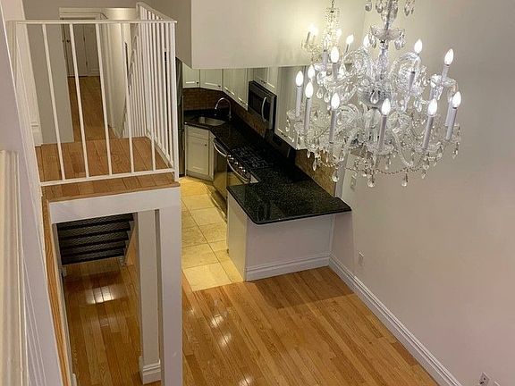 2nd image of 500 1/2 E 84th St APT 1B