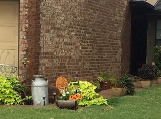 121 Clubhouse Pl, Elk City, OK 73644