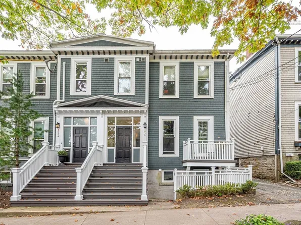 1036 Bland St #5, Halifax, NS B3H 2S8