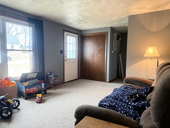 4th image of 305 E Union St