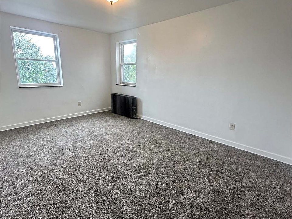 1st image of 1680 Skyline Dr #18