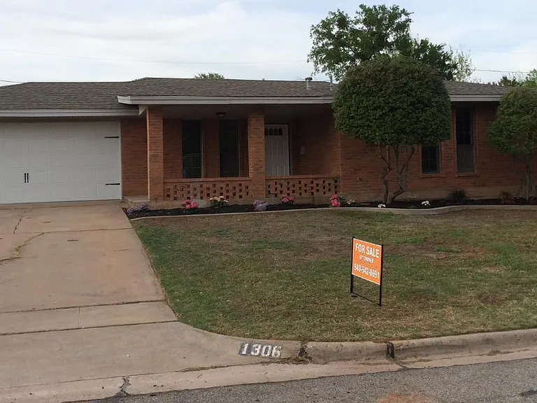1306 Christine Rd — Photo 1