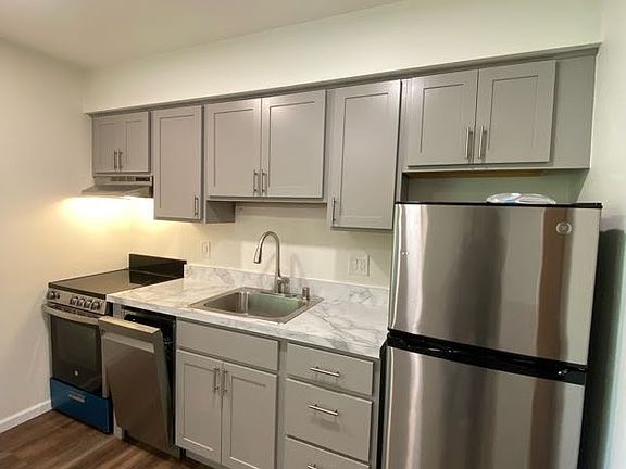 4th image of 1116 E Mifflin St #7