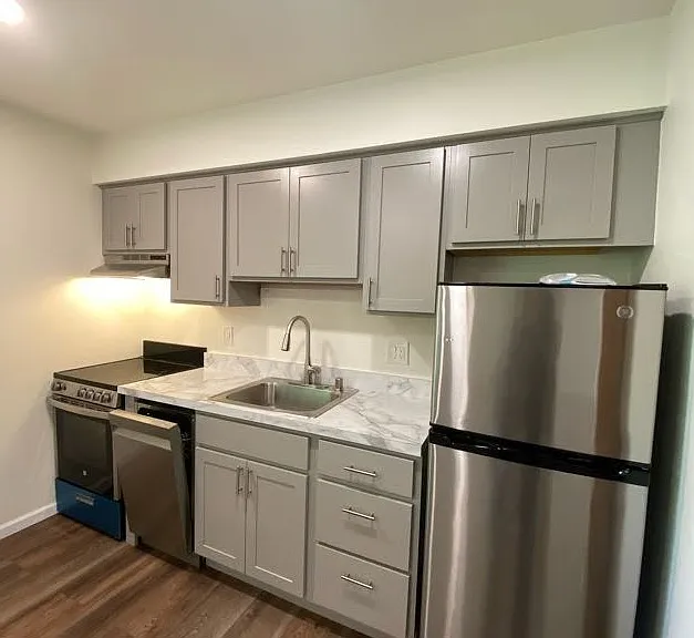 1116 E Mifflin St #7 — Photo 4