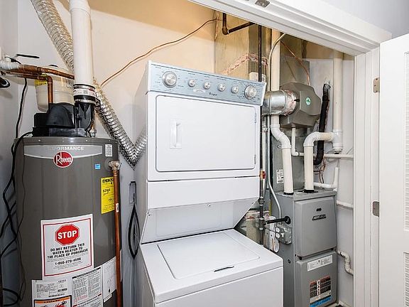 4th image of 850 W Newport Ave #2