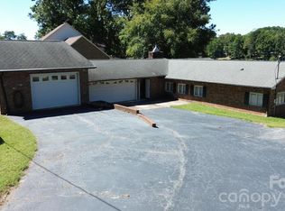 4935 Vagabond Ln, Sherrills Ford, NC 28673