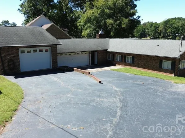 4935 Vagabond Ln, Sherrills Ford, NC 28673