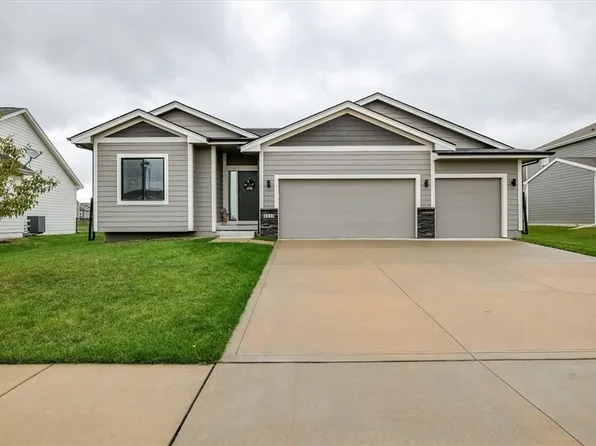 1413 NE Aspen Ct, Grimes, IA 50111