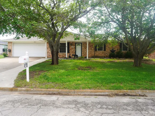 1304 Bellaire St, Bowie, TX 76230