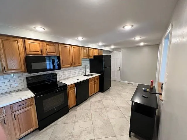 748 Jackson St — Photo 1