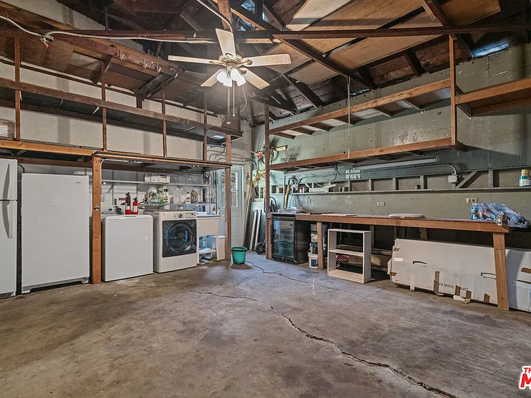 4352 Globe Ave — Photo 34