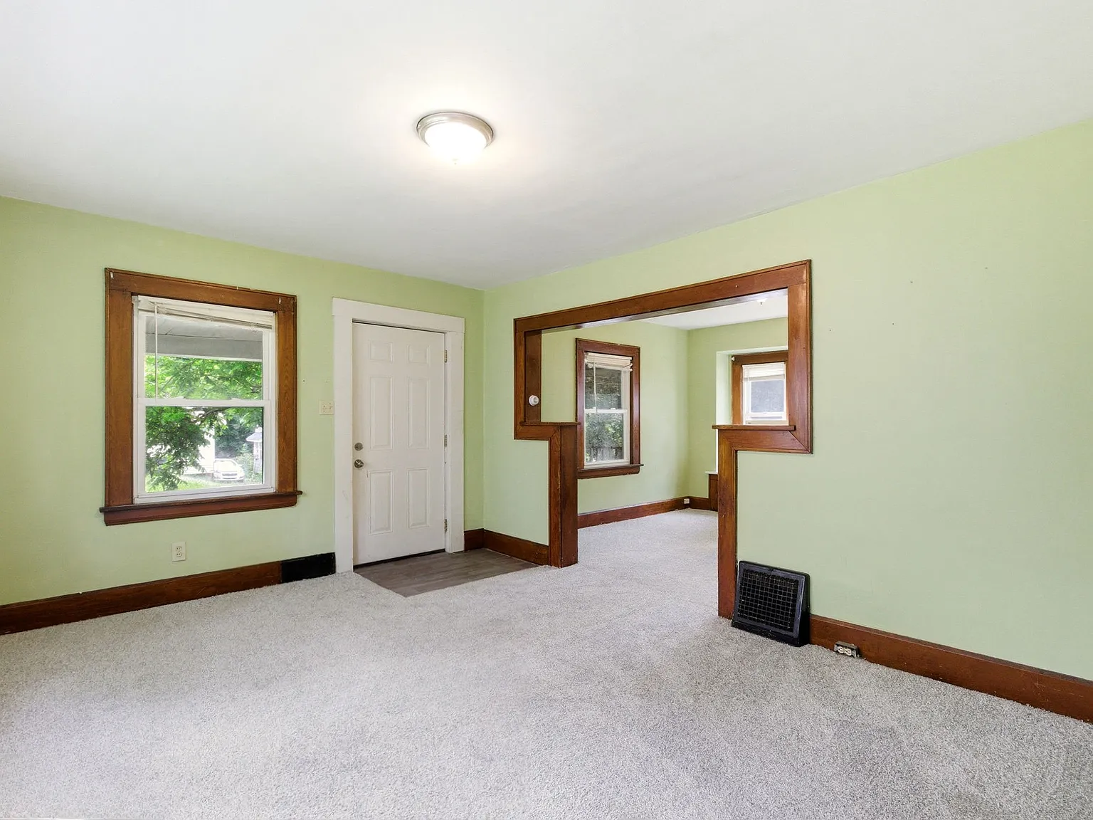 3 bed, 1004 sqft, $1,200 — Photo 3