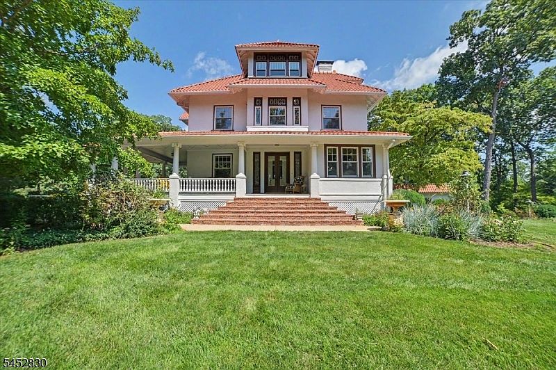 1st image of 44 Manor Dr