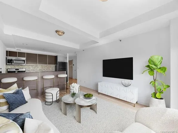 143-20 Hoover Avenue #605, Briarwood, NY 11435