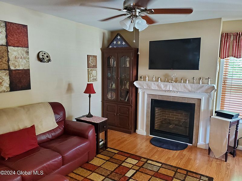 5th image of 44 Carroll Hill Court