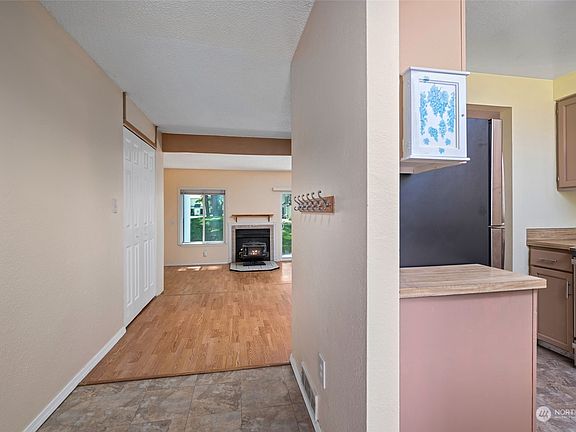 5th image of 4813 76th Street NE #23