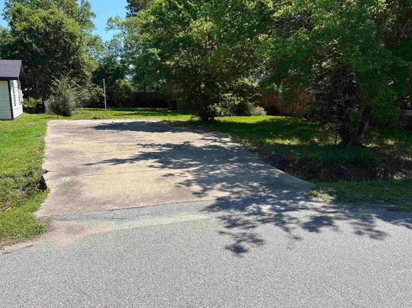 5225 Parkview Dr, Beaumont, TX 77705