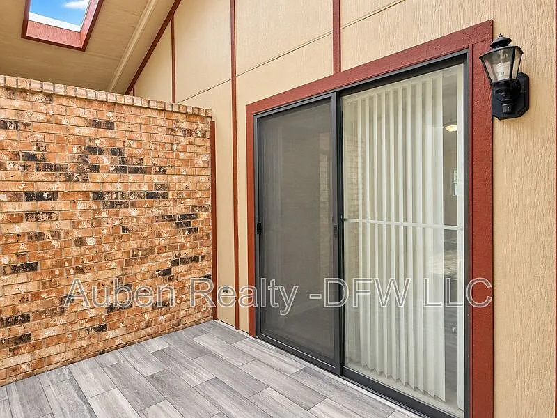 3 bed, 2.0 bath, 1267 sqft, $1,850 — Photo 3
