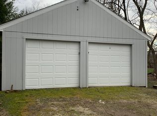 621 33rd St NE, Cedar Rapids, IA 52402