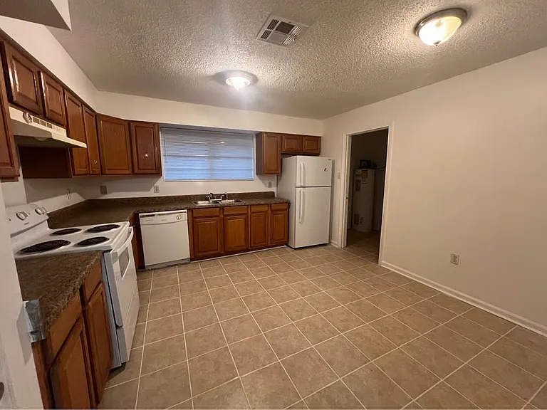 7040-42 Salem Dr #7040 — Photo 1