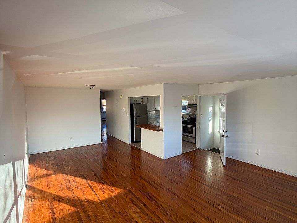Living Room/Dinning Area