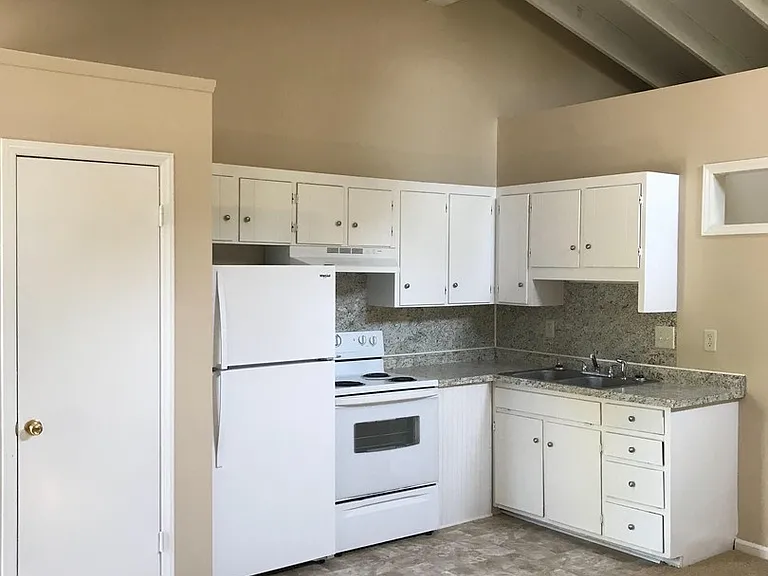 445 City View St — Photo 4