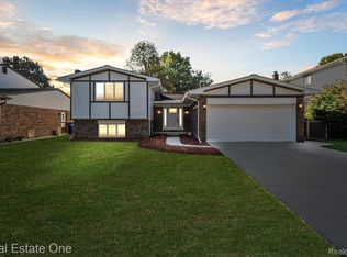 43051 Fernwood St, Canton, MI 48187