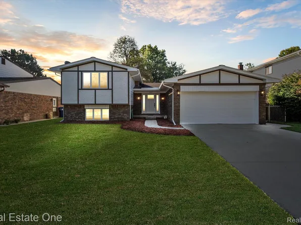 43051 Fernwood St, Canton, MI 48187