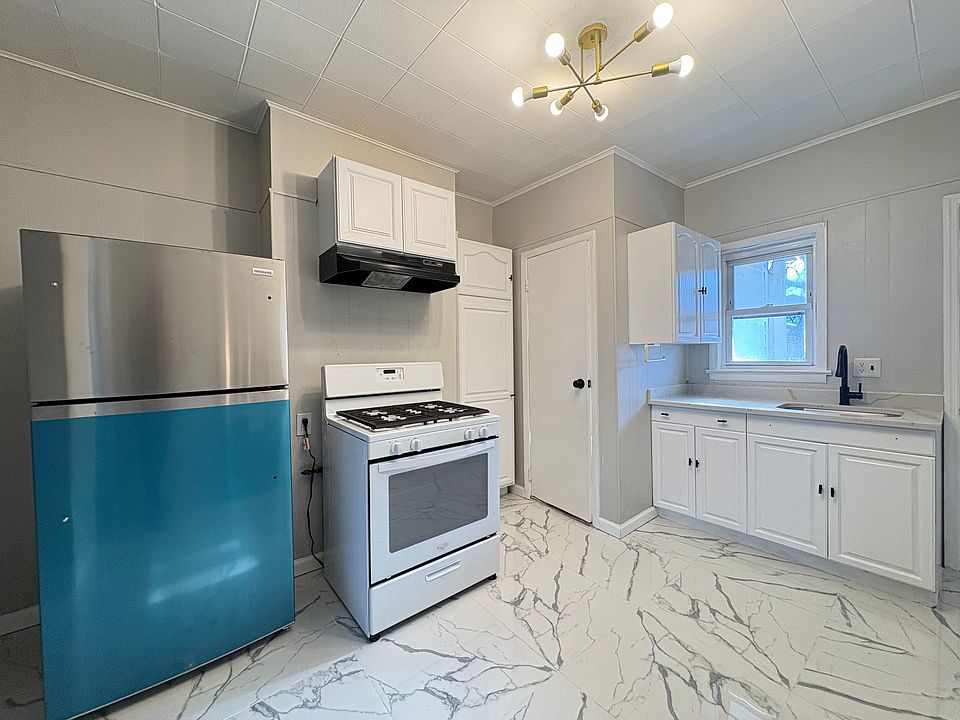 1st image of 48 W 9th St Floor 2