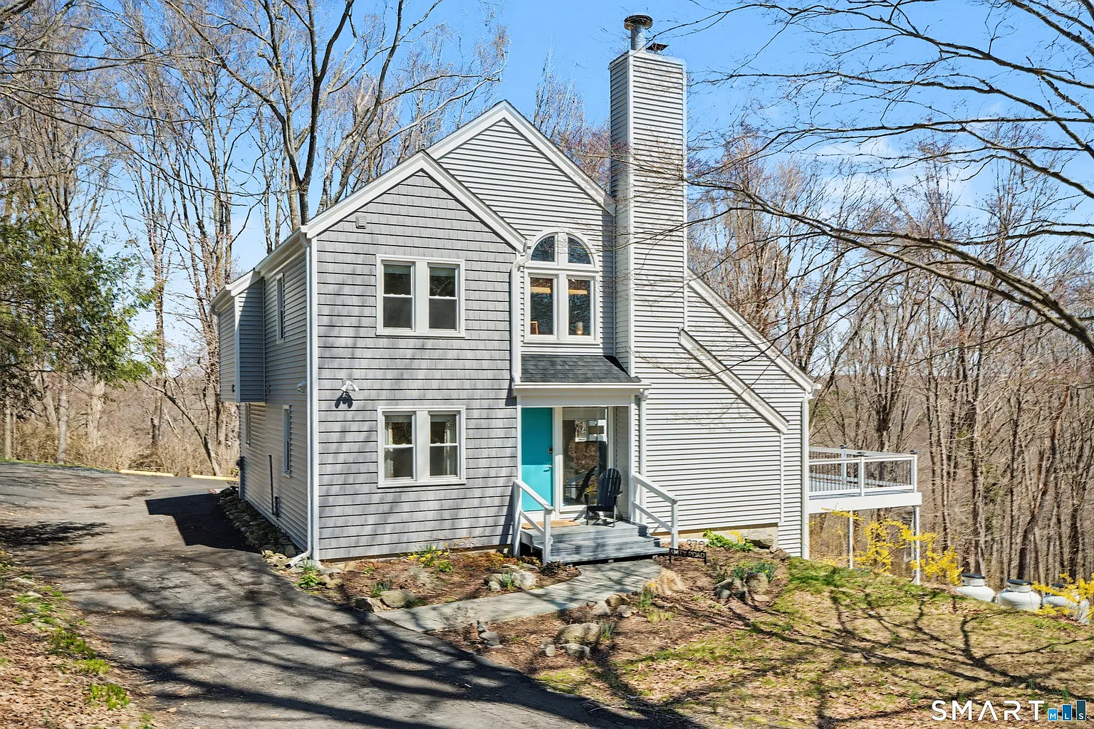 370 Amity Road photo 1