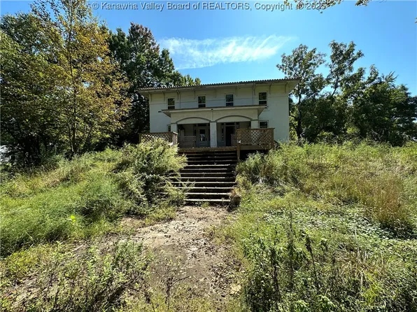 25 Lock Twenty Five Rd, Pt Pleasant, WV 25550